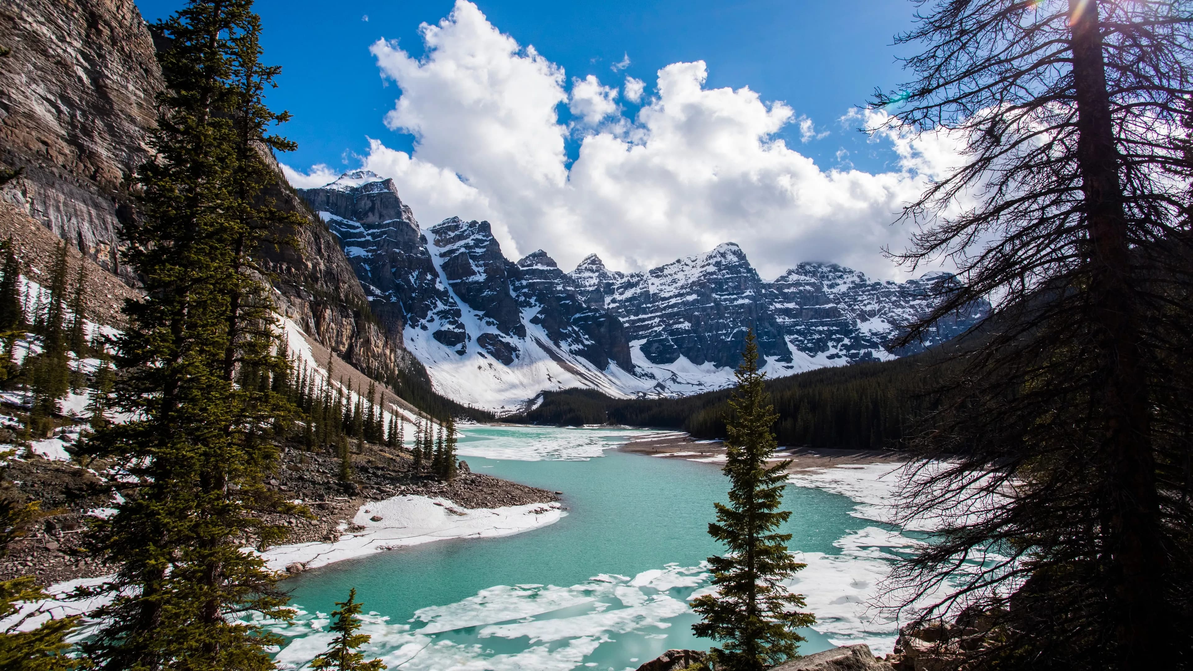 Canadian Rocky Mountains and turquoise lake — destination for UK general practitioners relocating to family medicine in Canada