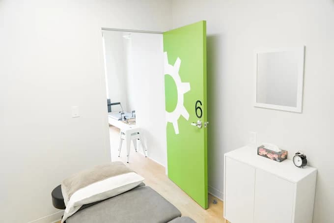 PhysioWorks West 4th clinic photo