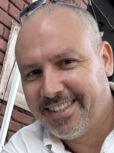 Cameron Bennett photo